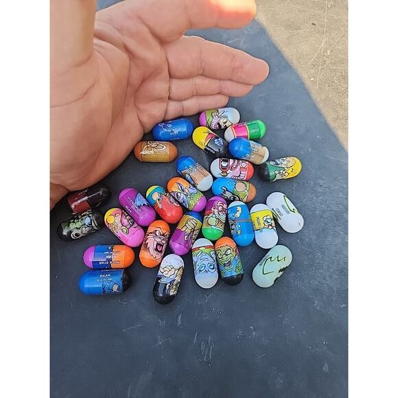 Mighty Beanz lot 28 Total 2004, I Know Nothing About Them Please See Photos - Picture 1 of 8